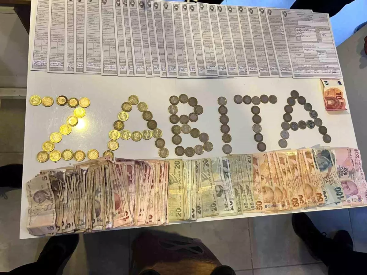 Antalya\'da Dilencilere Operasyon: 25 Dilenciye Para Cezası