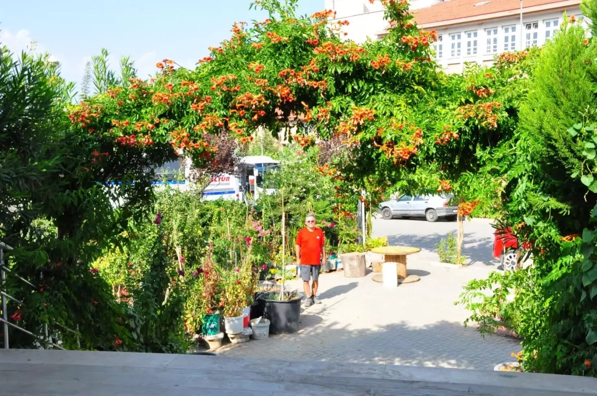 Emekli Doktor Atık Sularla Botanik Bahçe Kurdu