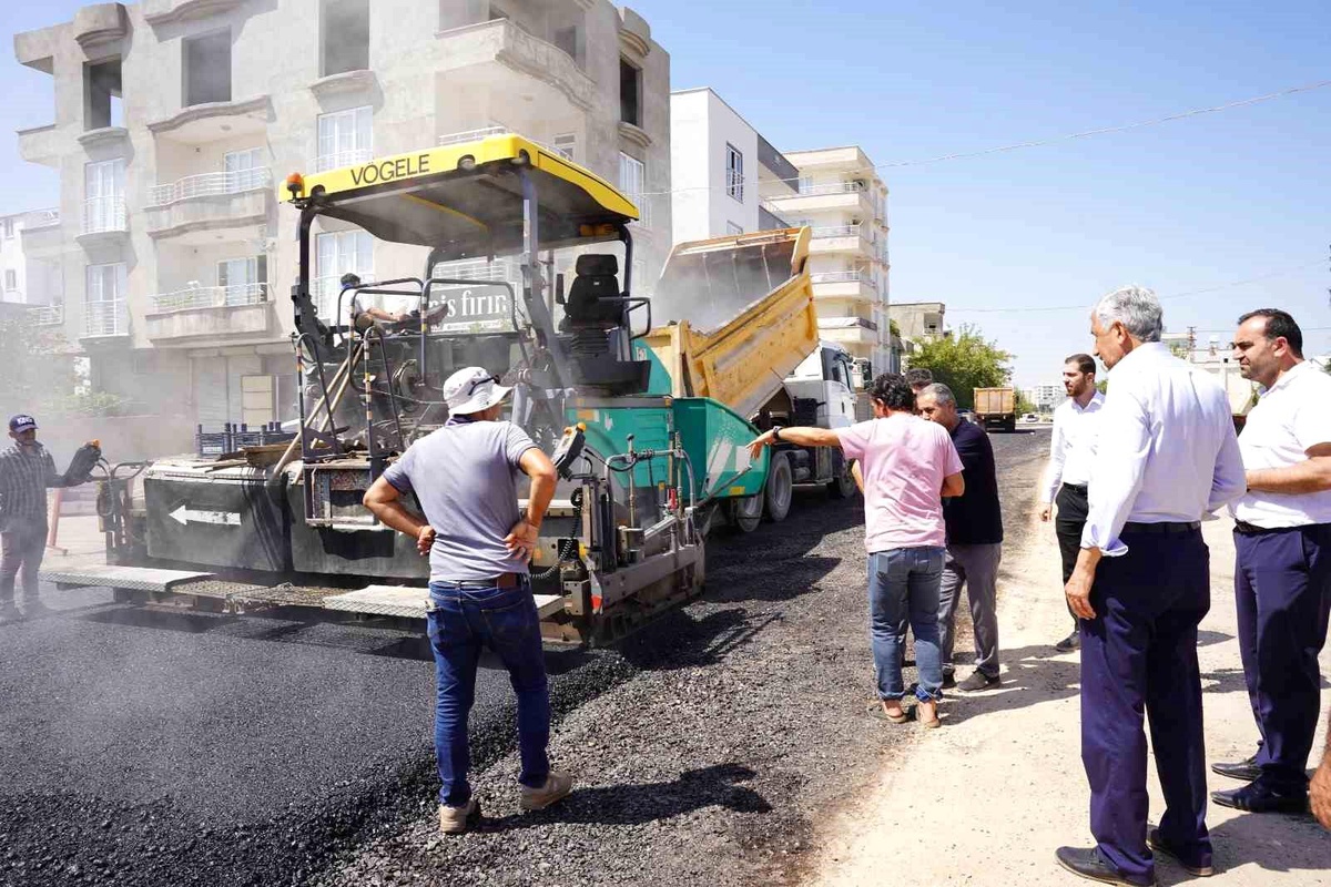 Kahta\'da Kurtuluş Caddesi\'nde Beton Asfaltlama Çalışmaları Başladı