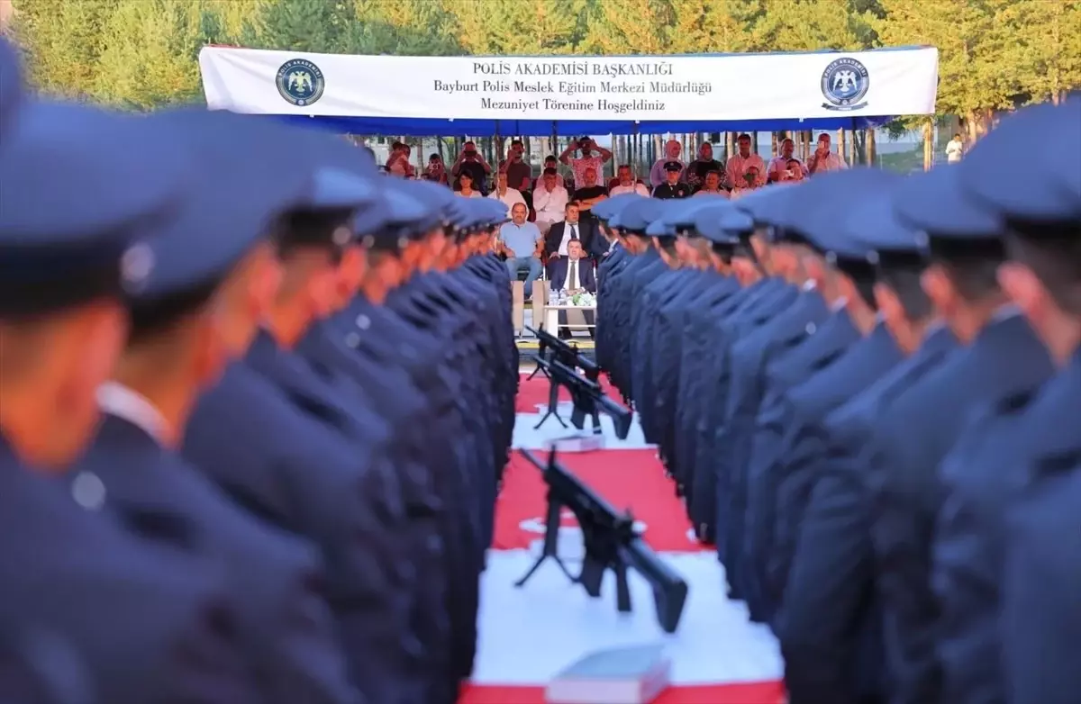 Bayburt Polis Meslek Eğitim Merkezi\'nden 171 öğrenci mezun oldu