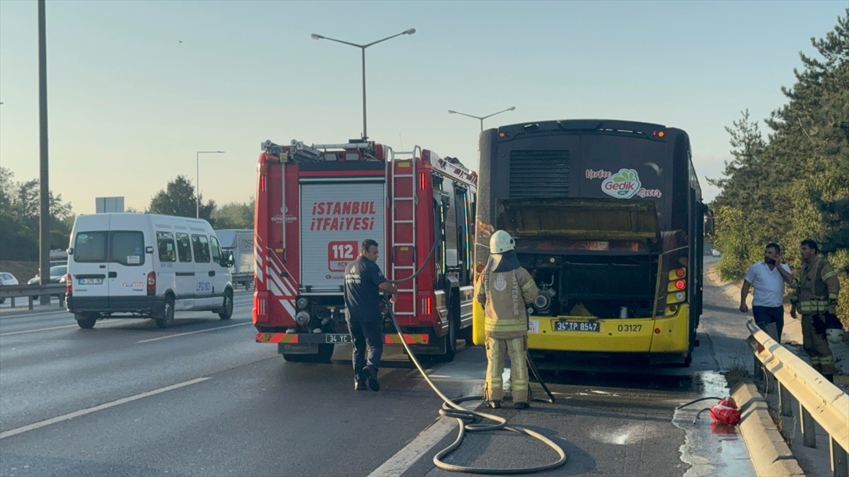 Beykoz\'da İETT Otobüsünde Yangın Çıktı