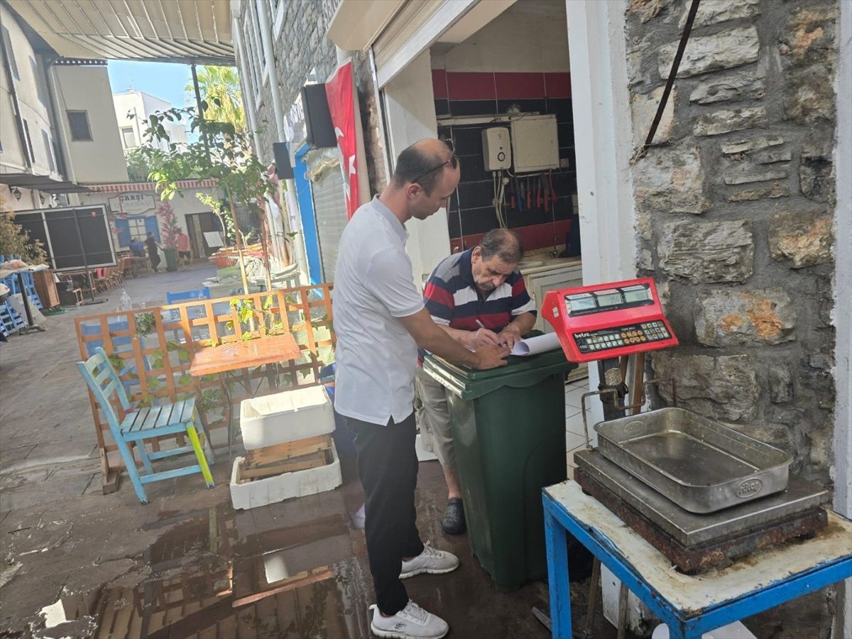 Bodrum Belediyesi Çevre Kirliliğini Önlemek İçin \'Çöp Saati\' Uygulaması Başlattı