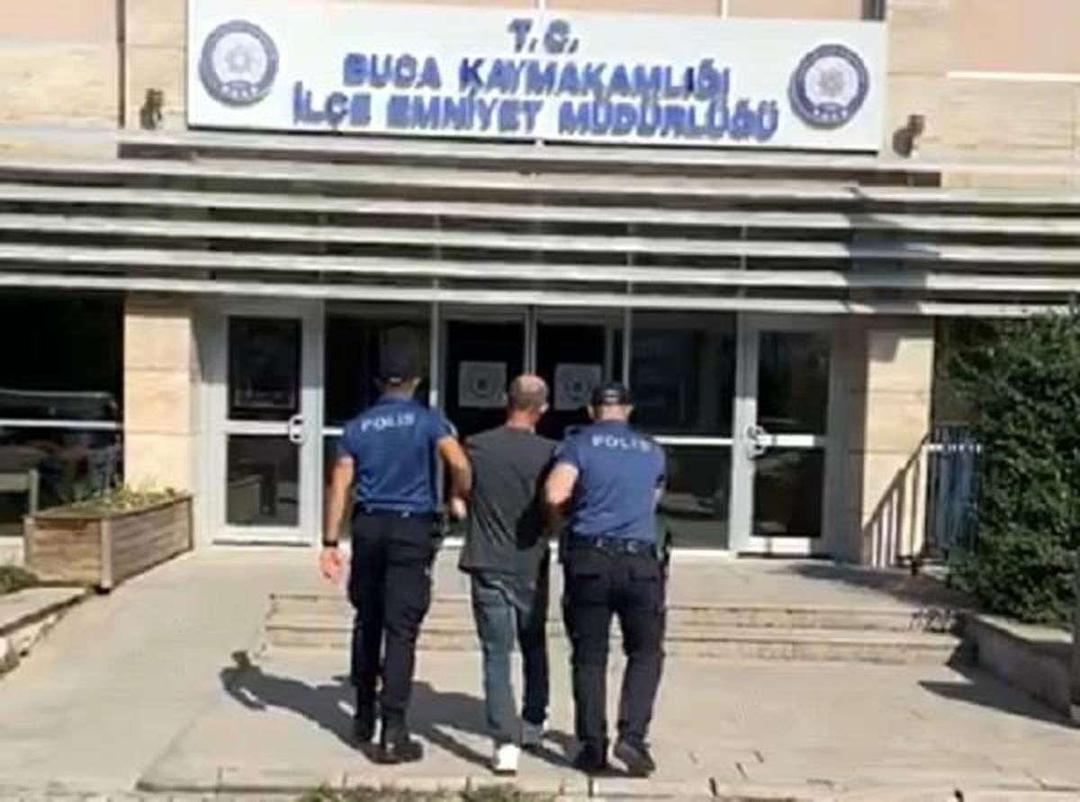 İzmir Buca\'da Hırsızlık Zanlısı ve Silah Ticareti Yapan Şüpheli Yakalandı
