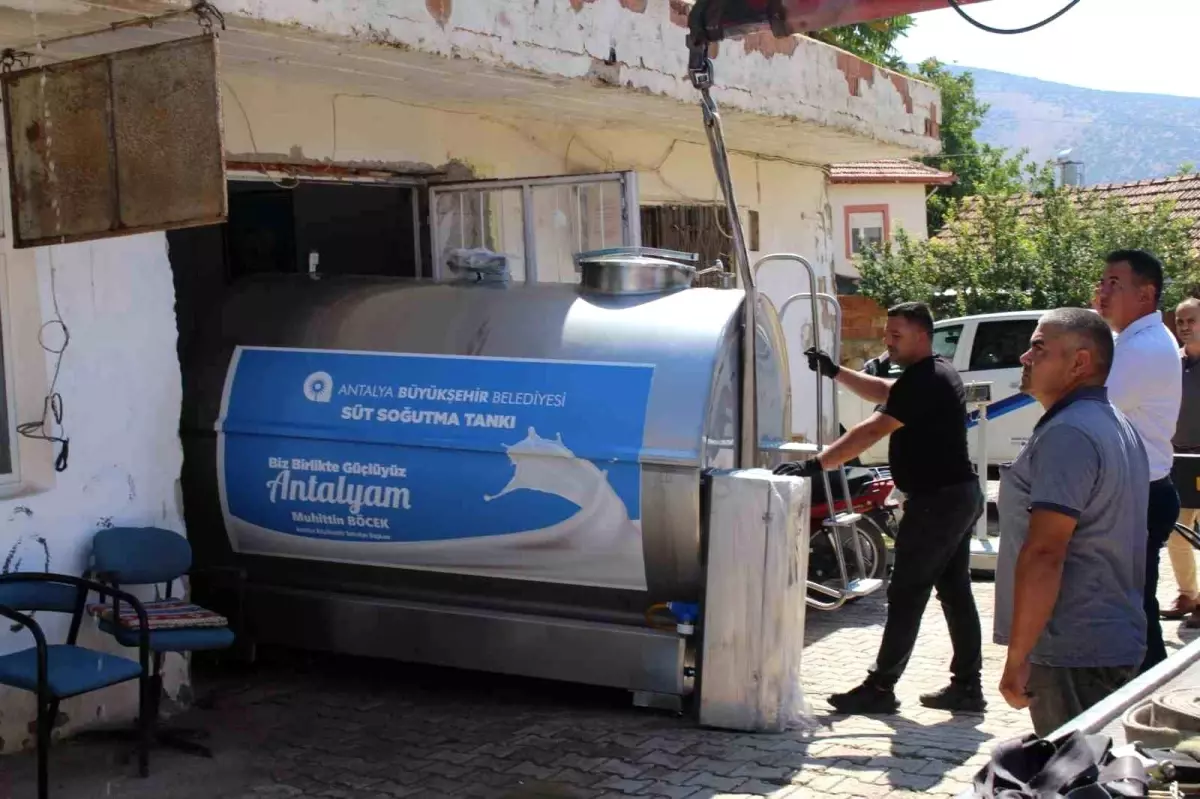 Antalya Büyükşehir Belediyesi Tarımsal Kalkınma Kooperatifine Süt Soğutma Tankı Hibe Etti