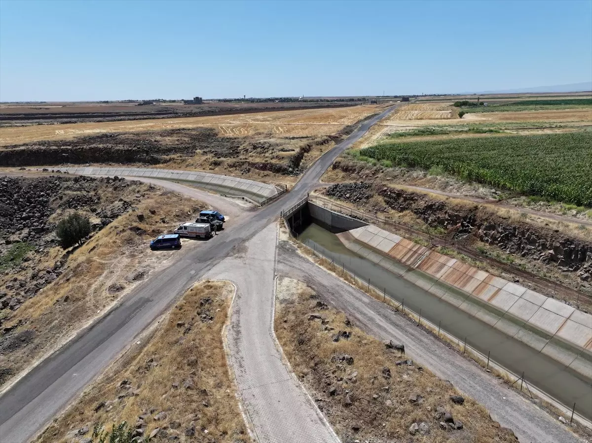 Diyarbakır\'da Kaybolan 8 Yaşındaki Kız Çocuğu İçin Arama Çalışmaları Devam Ediyor