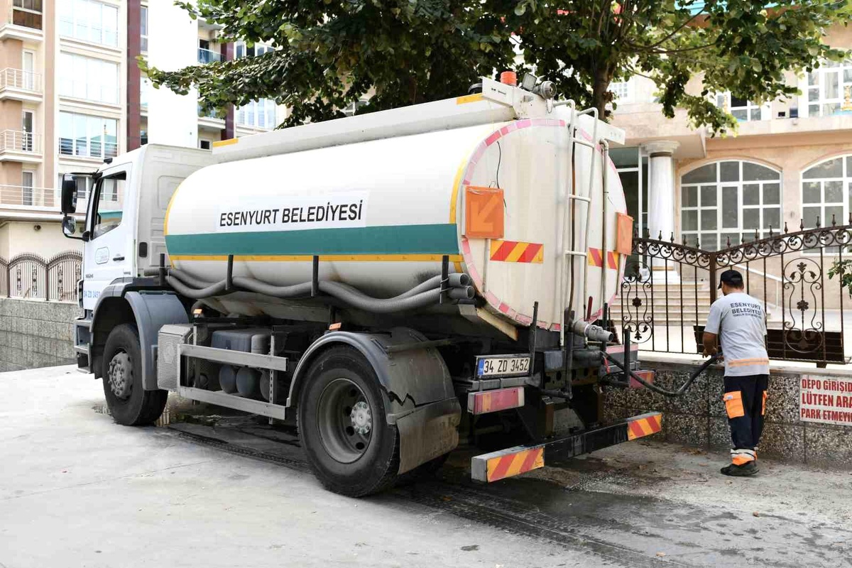 Esenyurt Belediyesi Camileri Temizledi