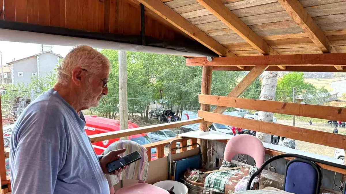 Ankara\'da başlayan yangın sonrası evlerine dönen çift, oğullarının mezarının yanmasından endişe ediyor