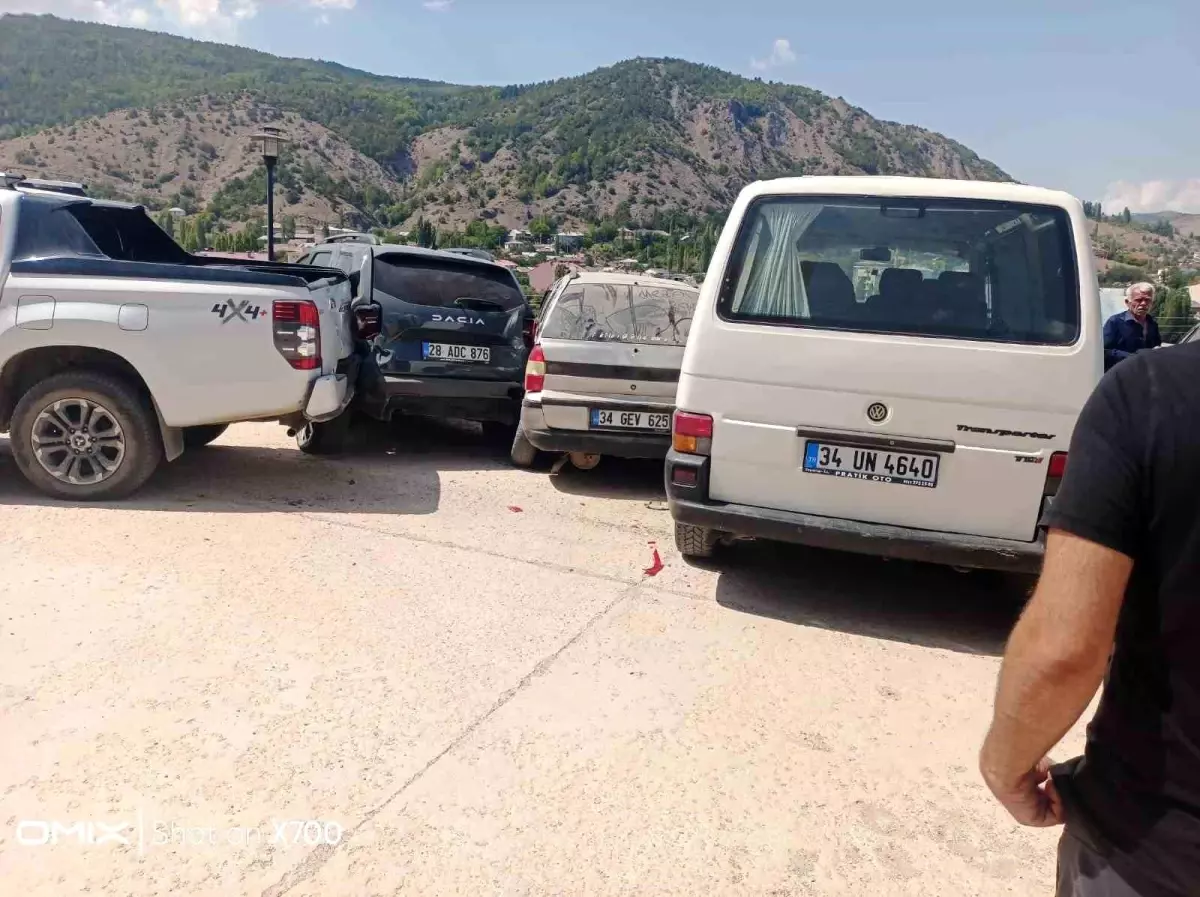 Giresun Alucra\'da Zincirleme Trafik Kazası: 1 Yaralı