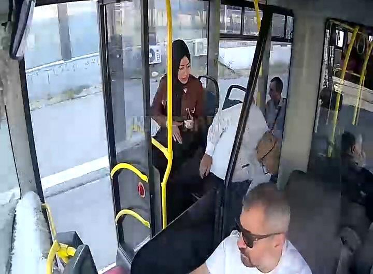 Sivas\'ta Halk Otobüsünde Kalp Krizi Geçiren Yaşlı Vatandaşa İlk Müdahale Otobüs İçerisinde Yapıldı