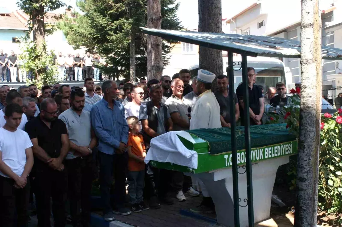 Eskişehir\'de Tren Kazasında Hayatını Kaybeden Genç Teknisyen Son Yolculuğuna Uğurlandı