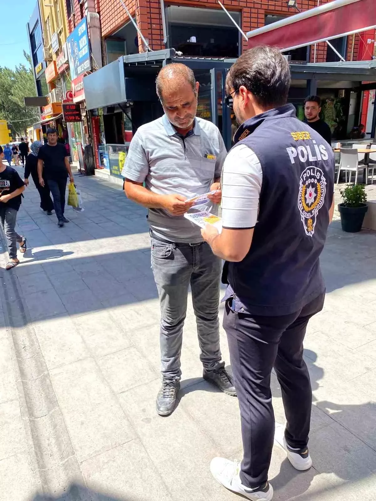 Kırıkkale\'de Polis Ekipleri Vatandaşları Siber Güvenlik Konusunda Bilgilendirdi