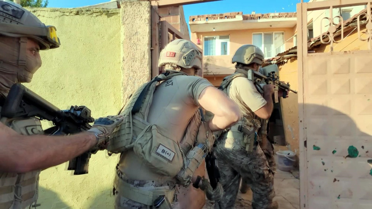 Kırklareli\'de Uyuşturucu Operasyonu: 14 Şüpheli Yakalandı