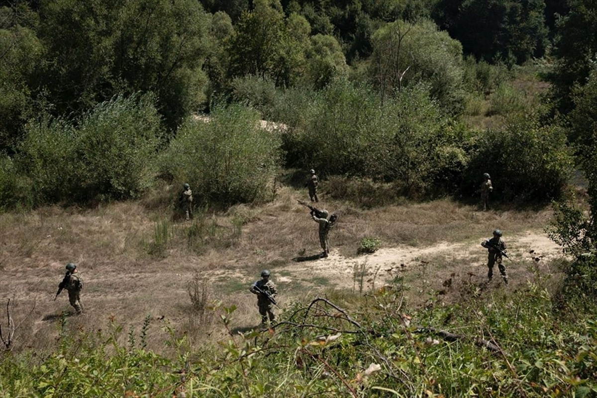 KFOR Türk askerleri Kosova-Sırbistan sınırında devriye faaliyetlerine devam ediyor