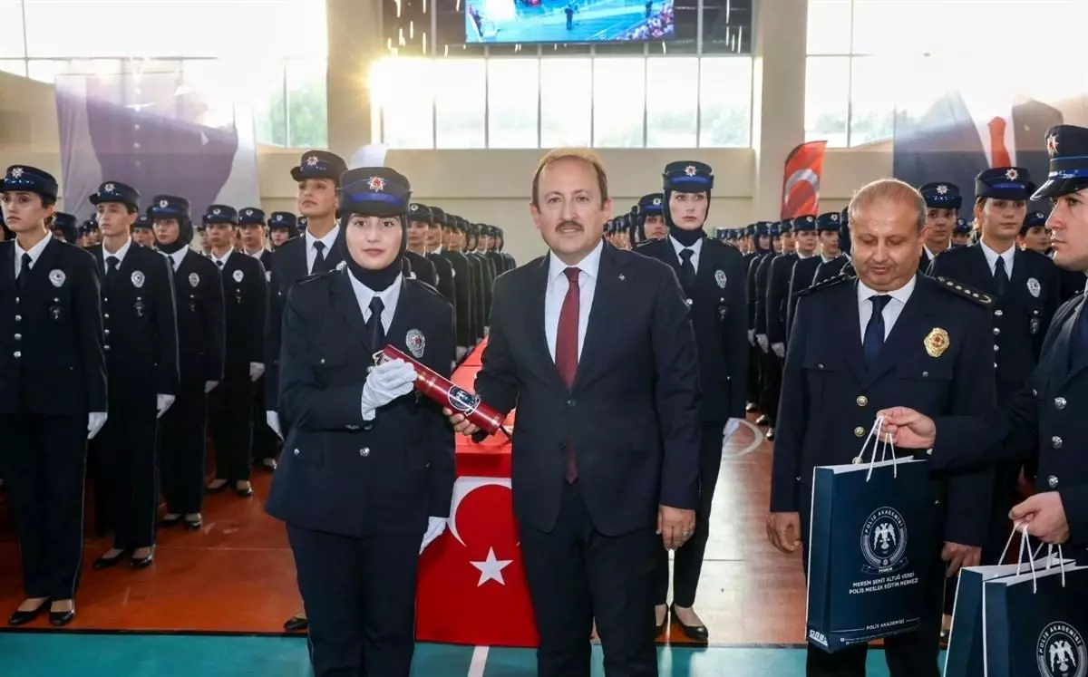 Mersin Şehit Altuğ Verdi Polis Meslek Eğitim Merkezi\'nden 30. dönem mezunları