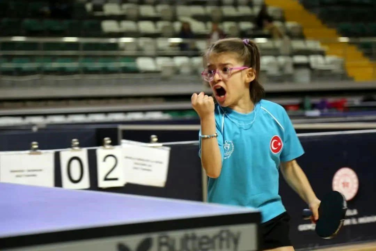 Muğlalı milli masa tenisi sporcusu Fransa\'ya uğurlandı