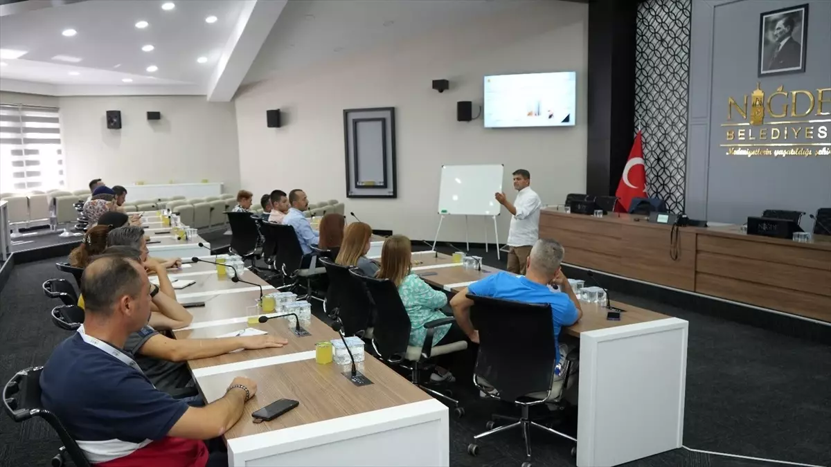 Niğde Belediyesi Personeline Resmi Yazışma Kuralları Eğitimi Verildi