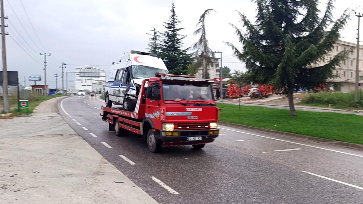 Ordu\'da Ambulans Kazası: 4 Kişi Yaralandı