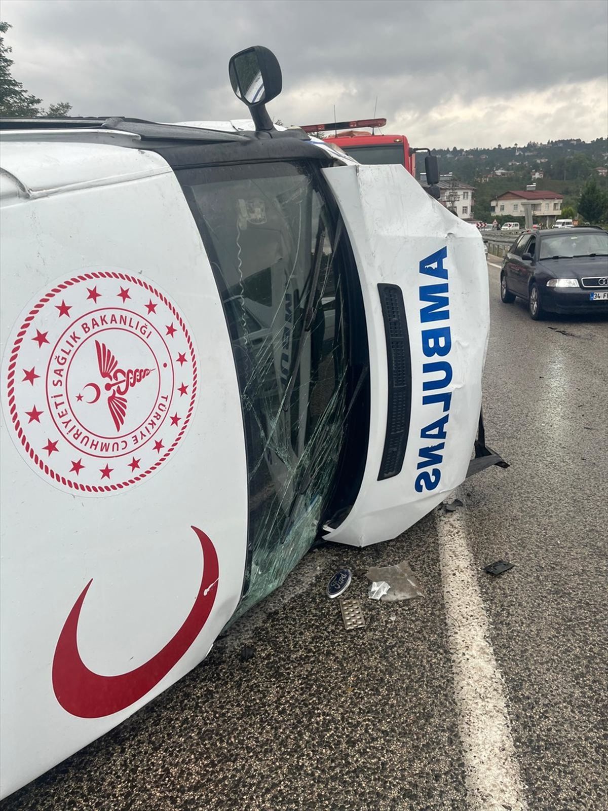 Ordu\'da ambulansın devrildiği kazada 4 kişi yaralandı