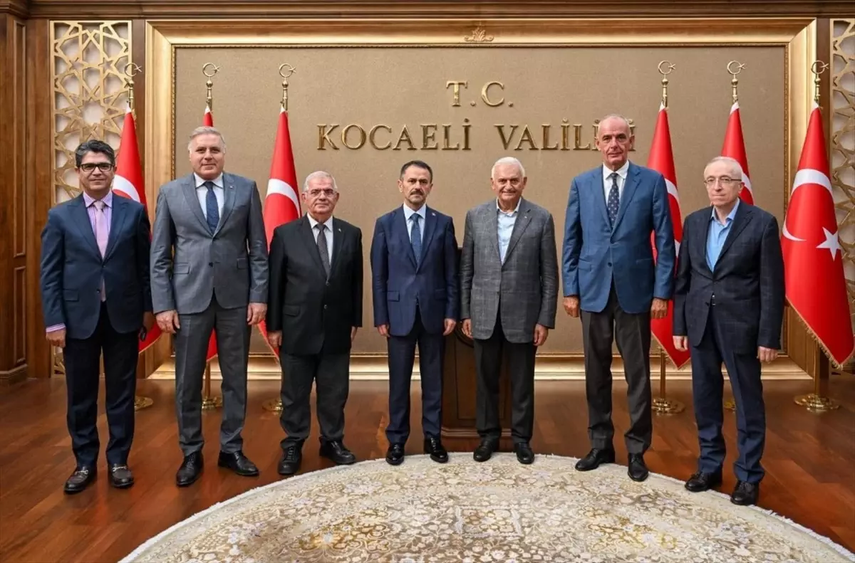 Binali Yıldırım, Kocaeli Valisi İlhami Aktaş\'ı ziyaret etti