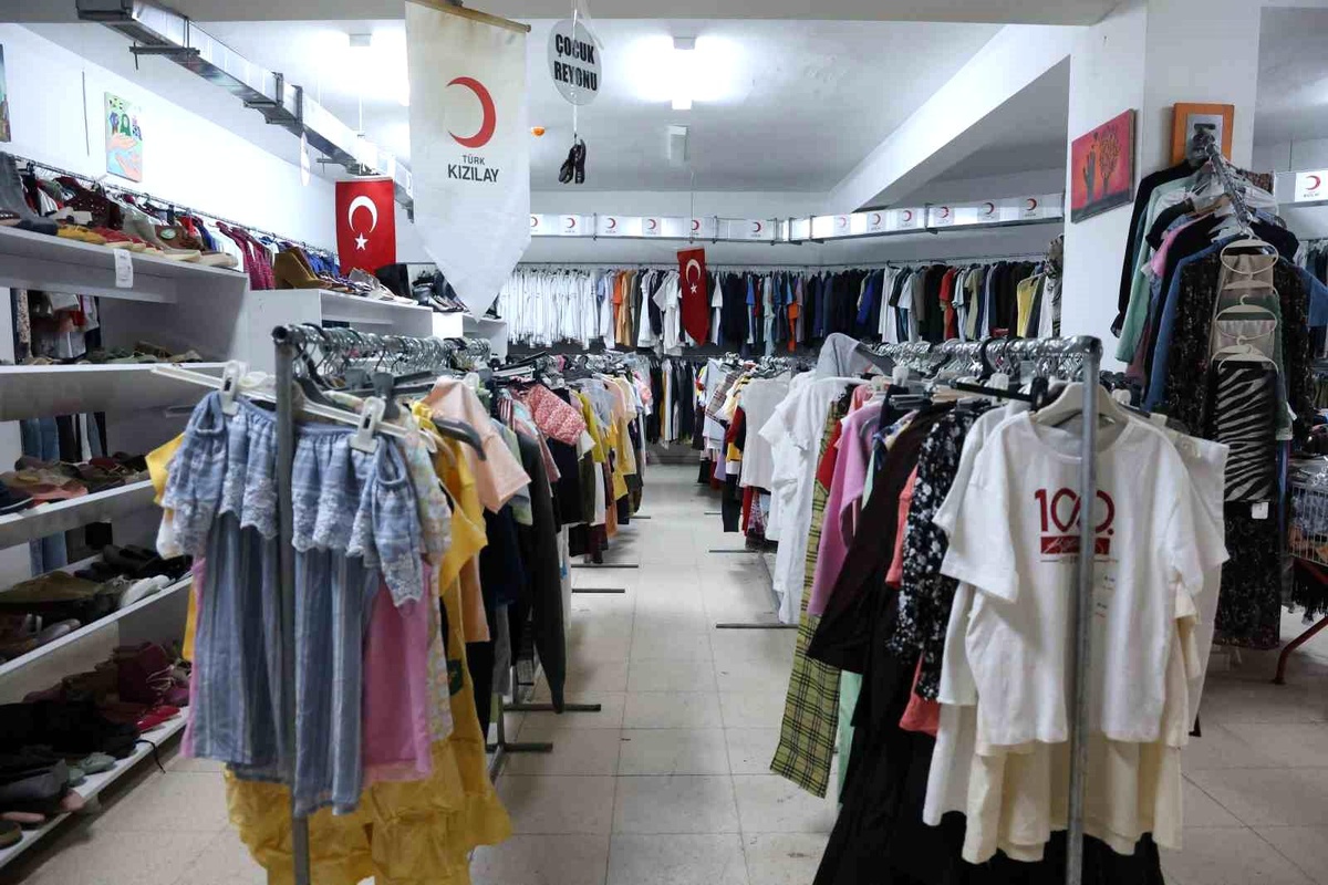 Türk Kızılay Elazığ Şubesi, 50 Bin Aileye Giyim Yardımı Yaptı