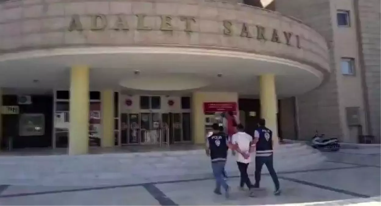 Şanlıurfa\'da Kamu Görevlisi Olarak Tanıtıp Dolandırıcılık Yapan Şahıs İzmir\'de Yakalandı