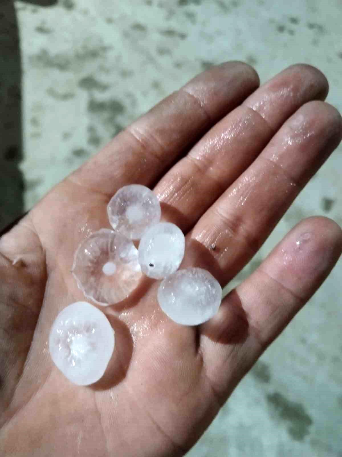 Çorum\'da etkili olan dolu yağışı sele neden oldu
