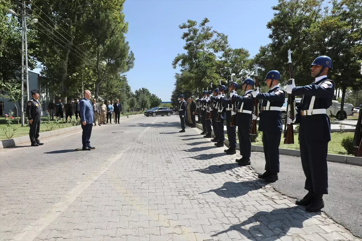 Elazığ Valisi Numan Hatipoğlu Jandarma İHA Grup Komutanlığı\'nı ziyaret etti