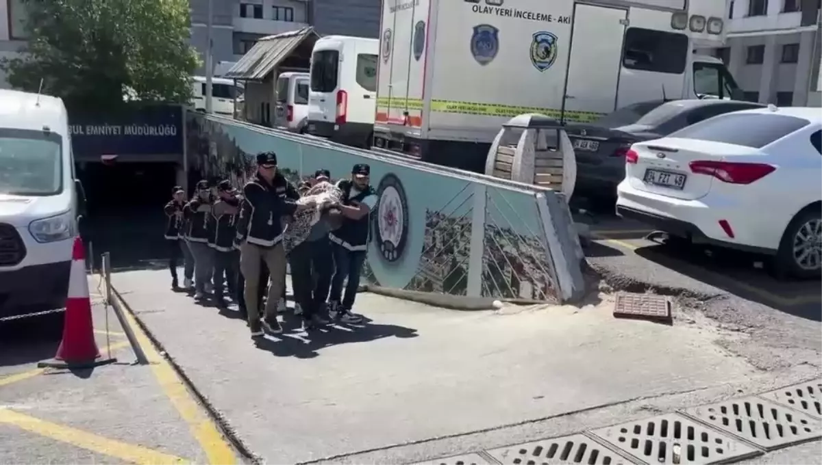 İstanbul\'da Suç Örgütüne Operasyon: 52 Şüpheli Gözaltına Alındı
