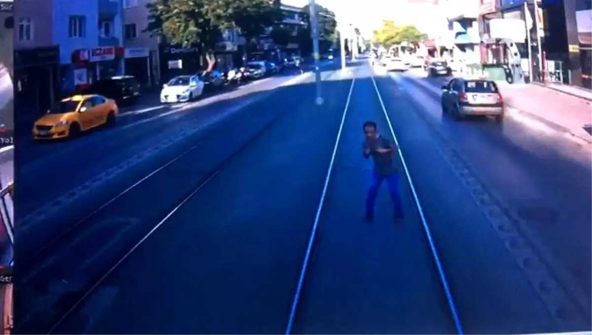 İzmit\'te Tramvay Kazası: Bir Kişi Hayatını Kaybetti