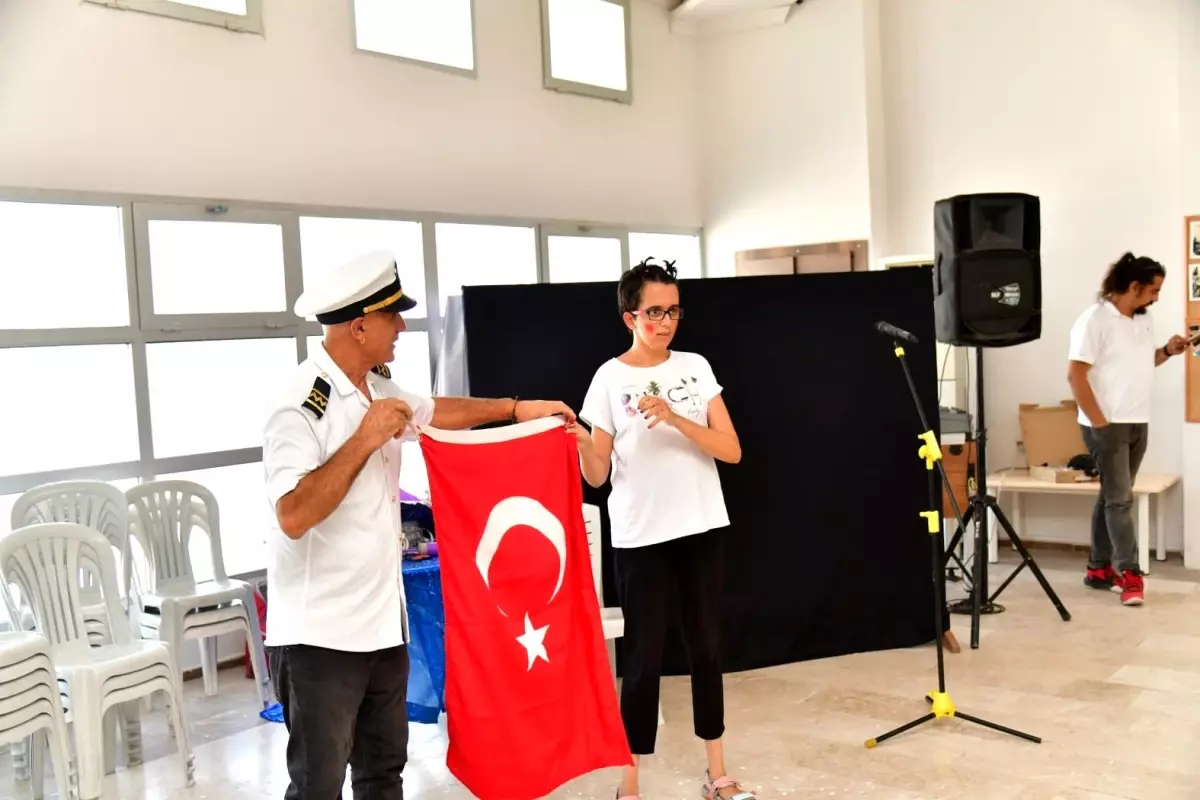 Yunusemre Belediyesi Engelsiz Yaşam Merkezi\'nde Öğrencilere Kukla Gösterisi