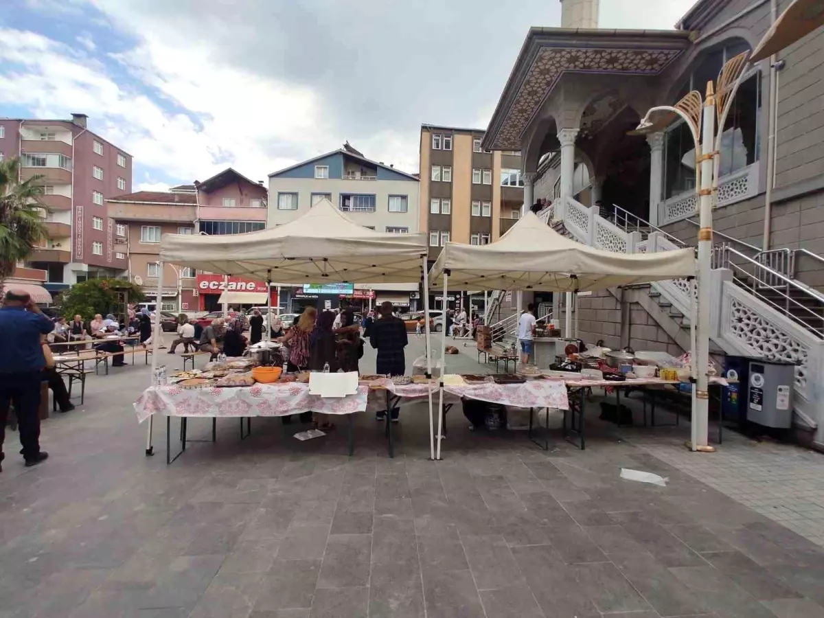 Türkeli Sahipsiz Hayvanlar İçin Hayır Çarşısı Düzenlendi