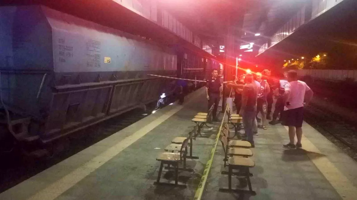 Zonguldak\'ta Yük Treni Kazası: Yaşlı Adam Hayatını Kaybetti