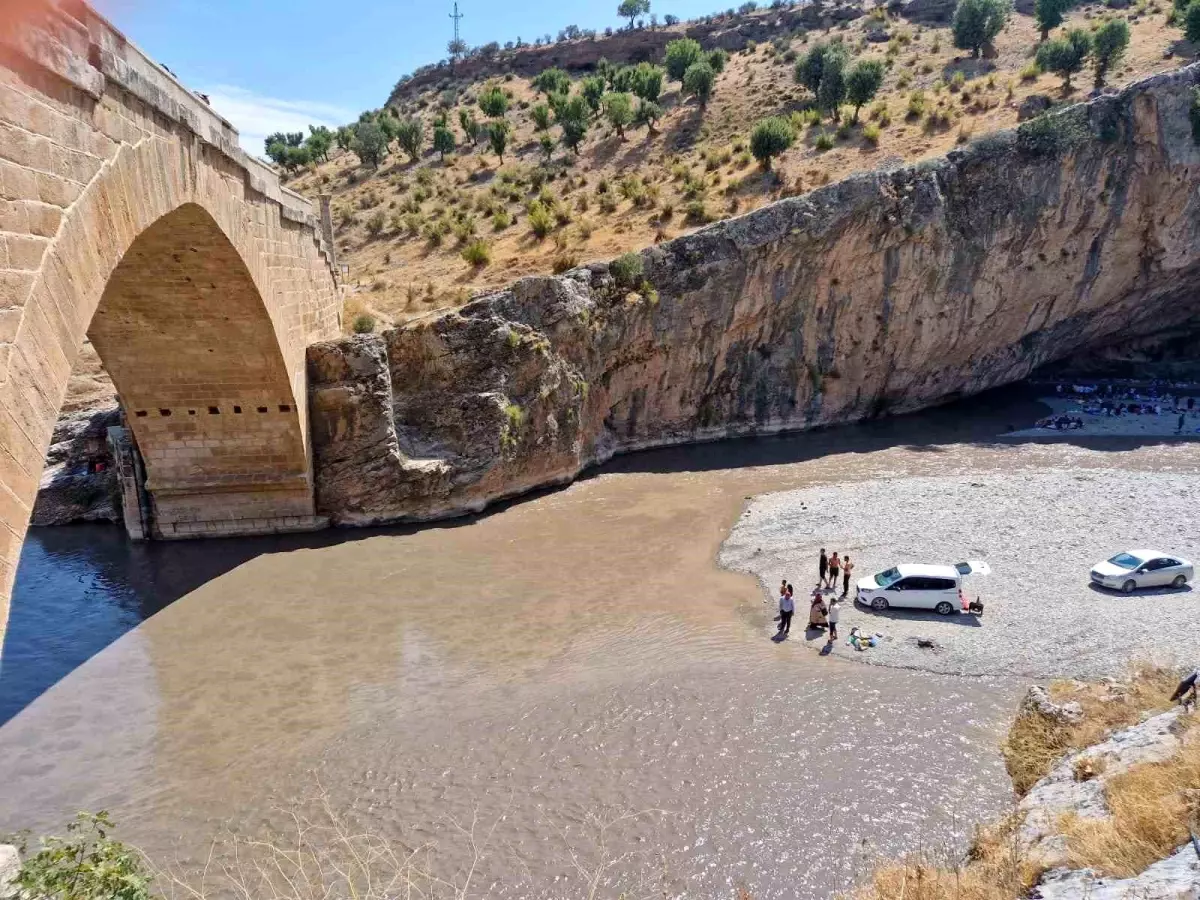 HES Barajının Açılması Sonucu Vatandaşlar Mahsur Kaldı