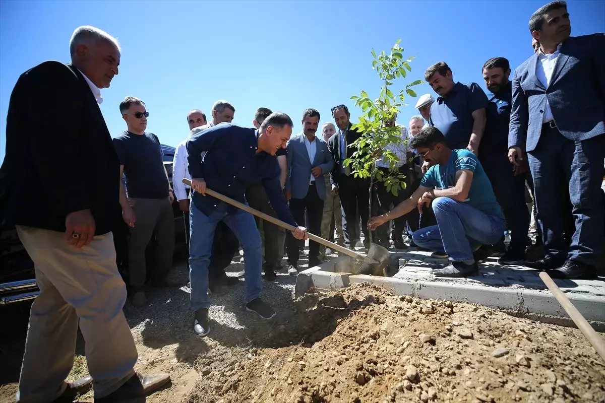 Bingöllü 100 yaşındaki iş insanı Kazım Demircioğlu tarafından kent merkezinde 12 derslikli bir okul yaptırılacak