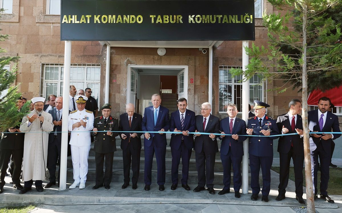 Cumhurbaşkanı Erdoğan, Ahlat Komando Tabur Komutanlığı açılışına katıldı