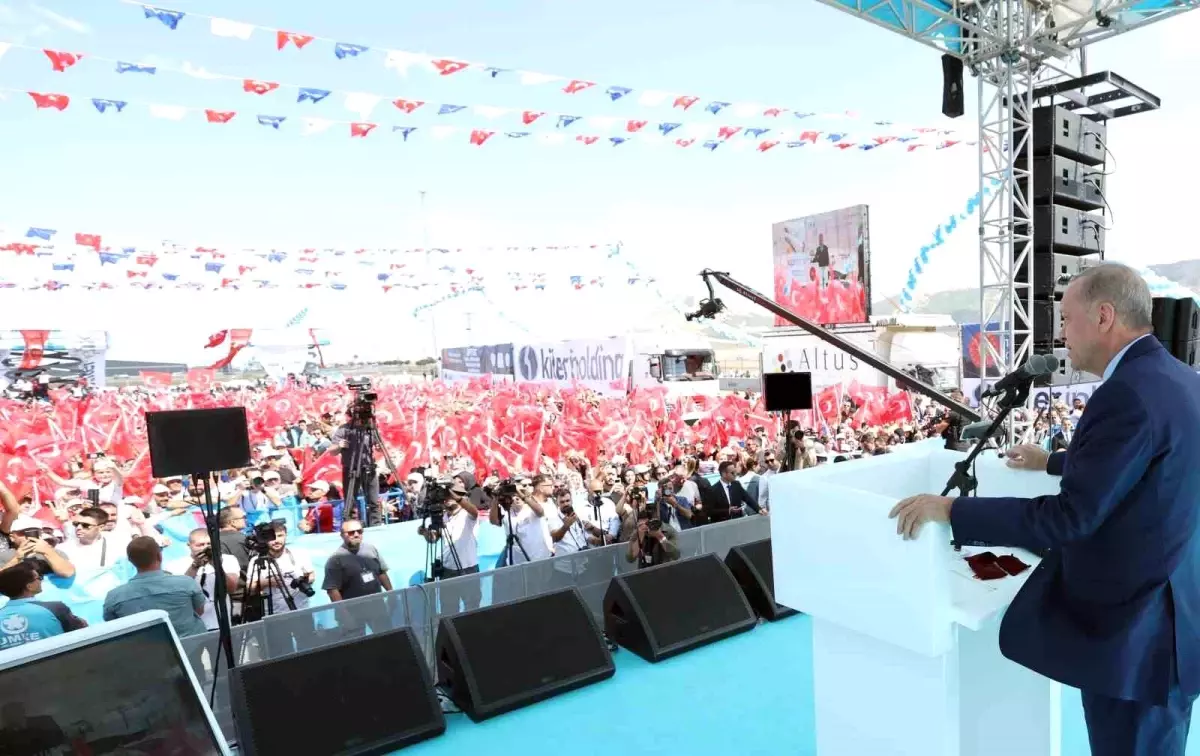 Cumhurbaşkanı Erdoğan: "Terör sopasıyla siyasetin dizayn edildiği, toplumun hizaya sokulduğu, ülkemize istikamet çizildiği günler geride kalmıştır"