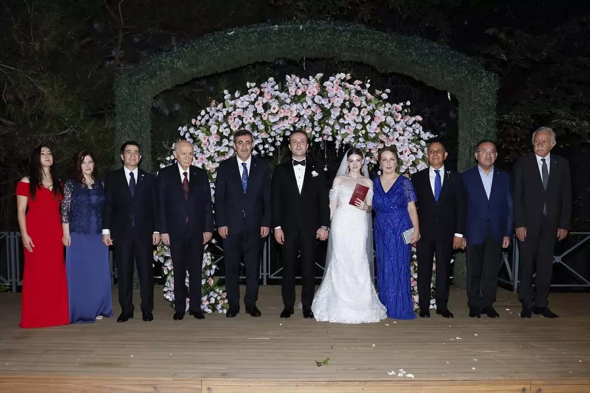 Cevdet Yılmaz ve Devlet Bahçeli, İrem Aksu ve Fırat Lala\'nın nikah şahitliğini yaptı