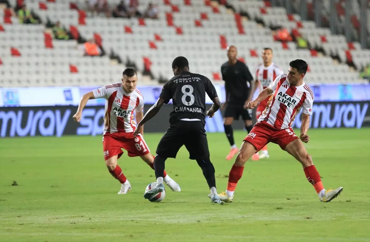 Antalyaspor-Atakaş Hatayspor Maçının İlk Yarısı 2-0 Sonuçlandı