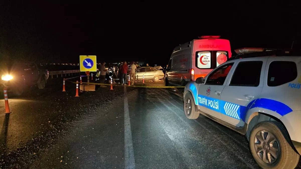 Gaziantep\'te Otomobil ile Tır Çarpıştı: 1 Ölü, 1 Yaralı