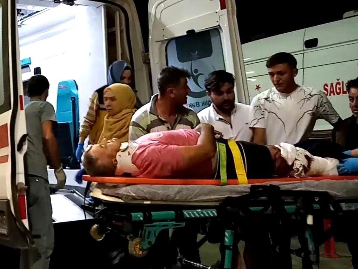 İnegöl\'de hafif ticari araç ile motosiklet çarpıştı: 2 yaralı