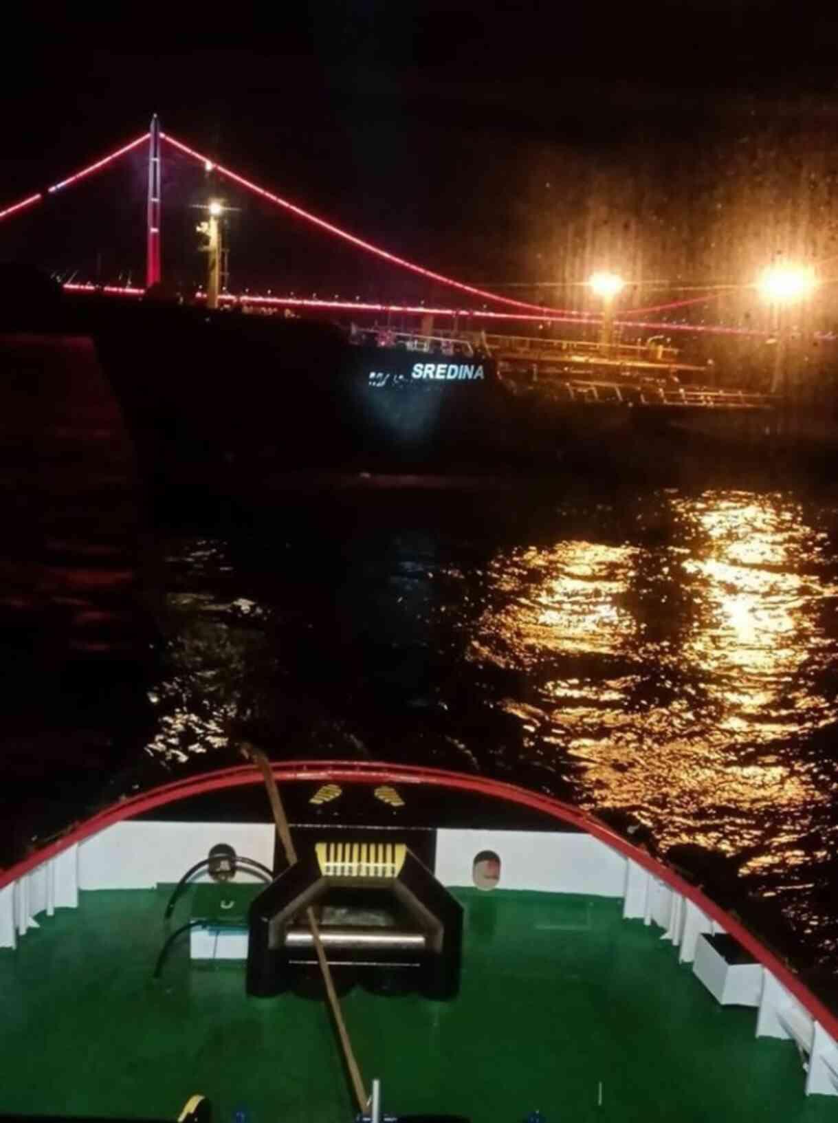 İstanbul Boğazı gemi trafiği, SREDINA isimli tankerin makine arızası yapması nedeniyle çift yönlü ve geçici olarak askıya alındı