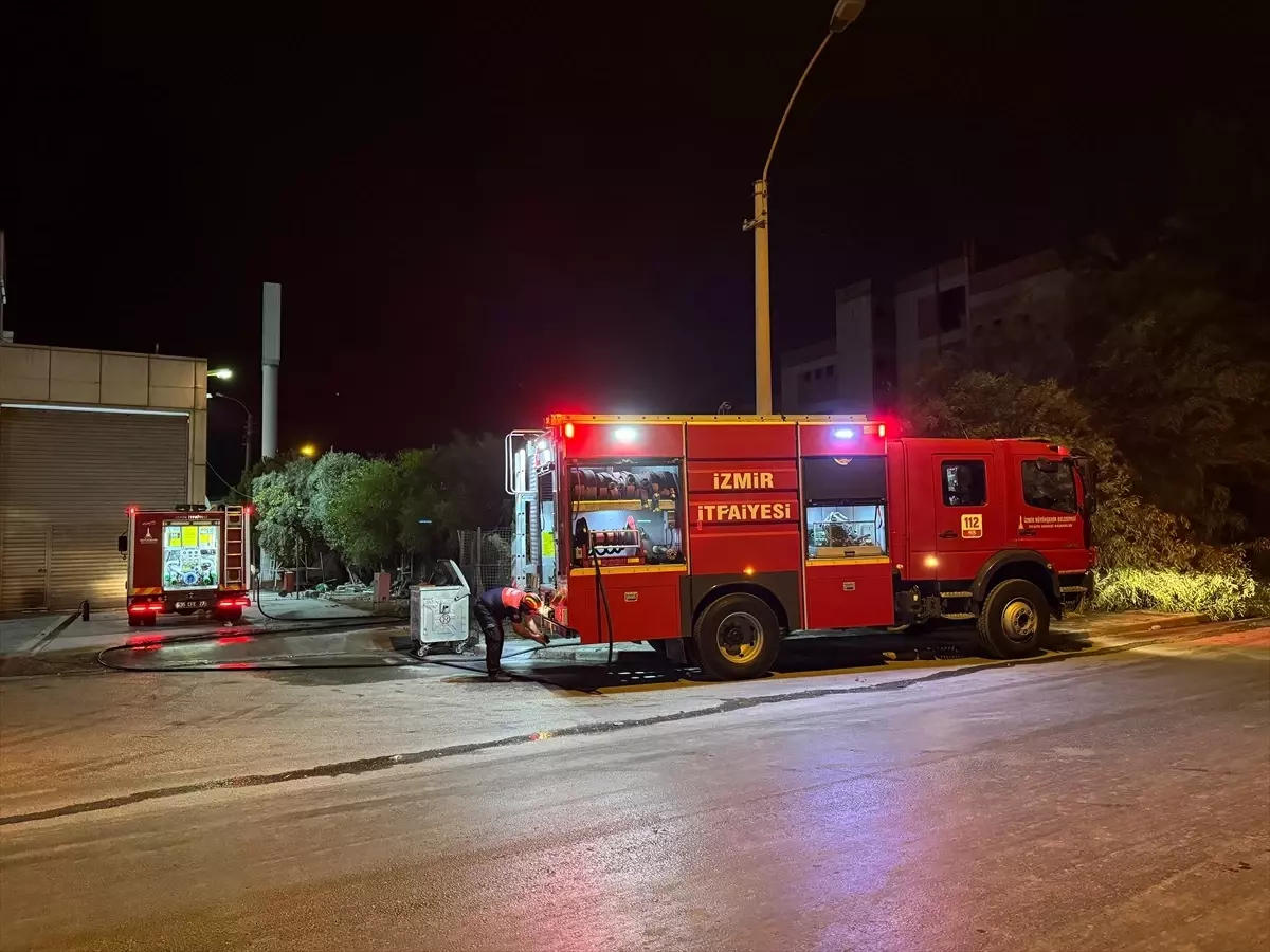 İzmir Bornova\'da çıkan yangın söndürüldü