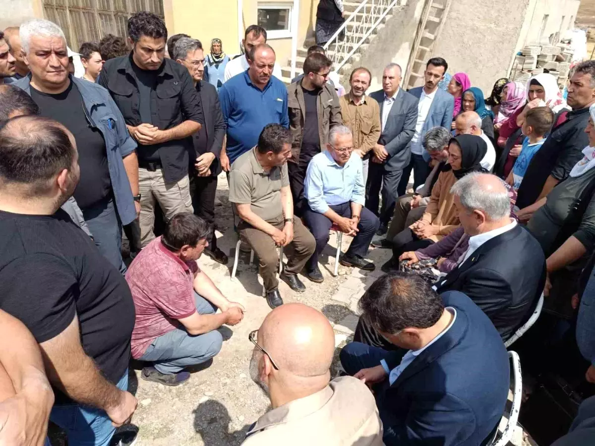 Kayseri Büyükşehir Belediye Başkanı Muhittin Saraç\'ın ailesine taziye ziyaretinde bulundu