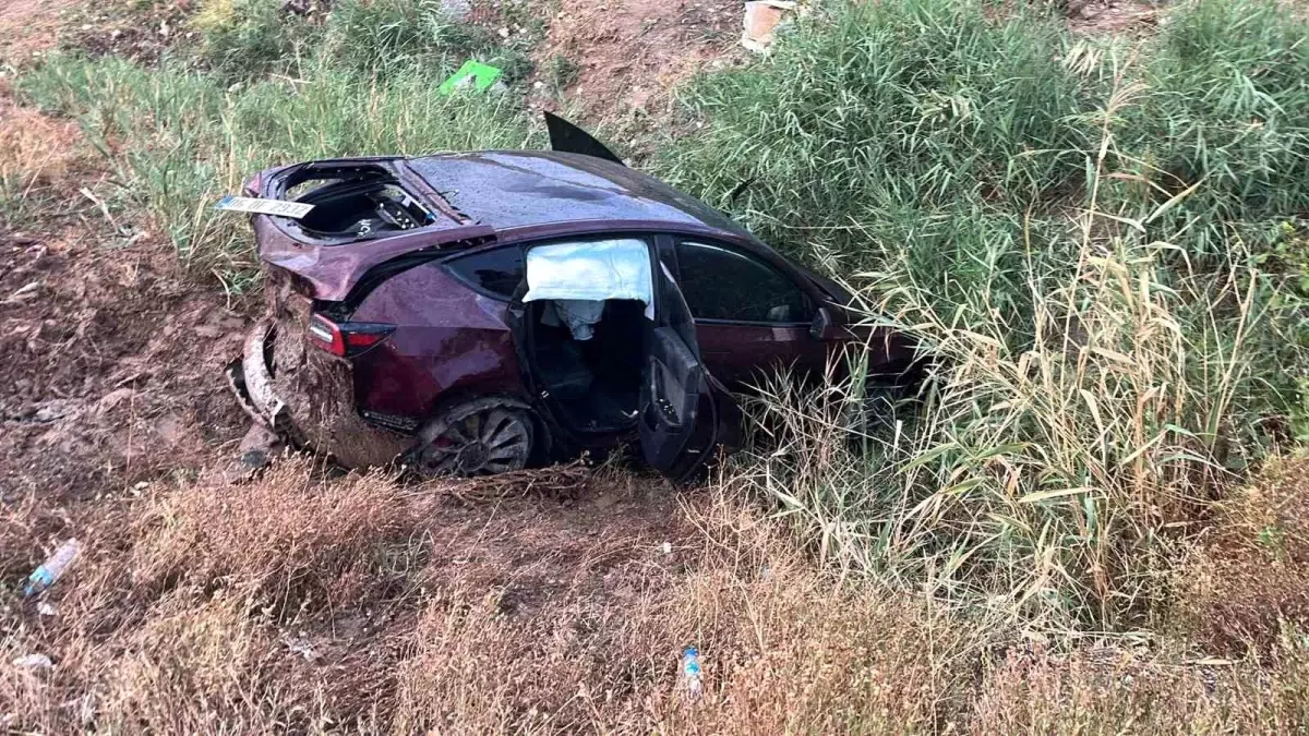 Çorum\'un Sungurlu ilçesinde otomobil devrildi, sürücü yaralandı