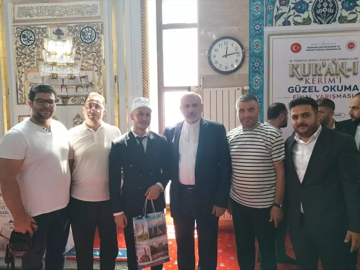 Samsun\'dan Bülent Bahar, Kur\'an-ı Kerim\'i Güzel Okuma Yarışmasında Birinci Oldu