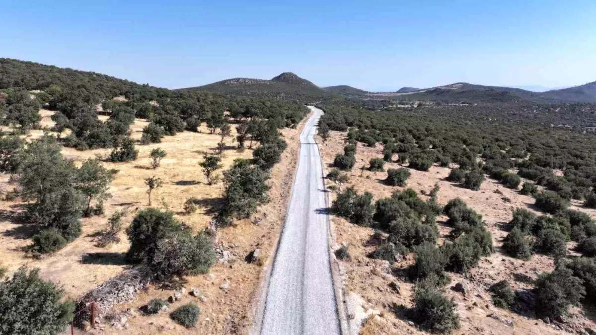 Manisa Büyükşehir Belediyesi, Yuntdağ bölgesinde asfalt çalışması gerçekleştirdi