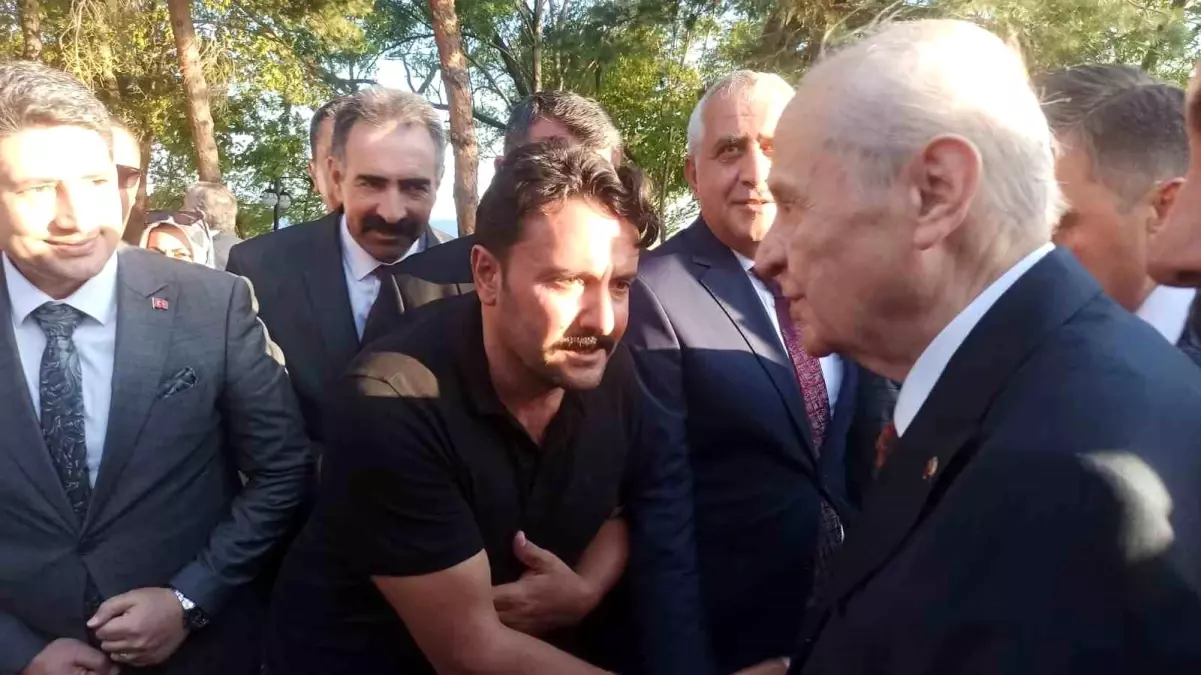 MHP Genel Başkanı Devlet Bahçeli, Bitlis Ahlat\'ta partililerle buluştu