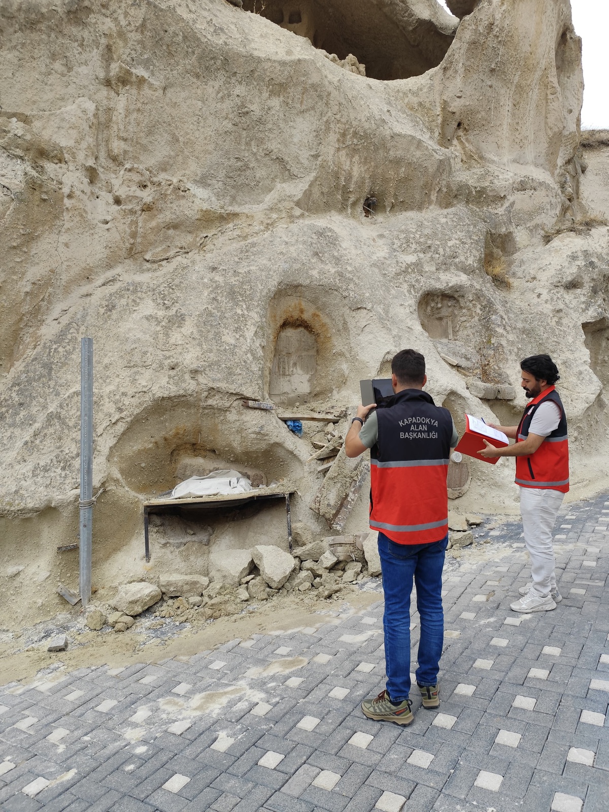 Nevşehir\'de Sağanak Yağış Sonucu Peribacaları Zarar Gördü