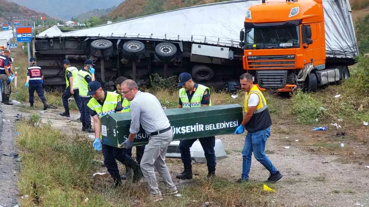 Samsun\'da Tırın Karıştığı Kaza Sonucu 3 Kişi Hayatını Kaybetti