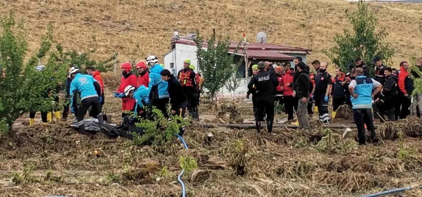 Kayseri\'de sel sularına kapılan otomobildeki şahsın cenzesi evin bahçesinde bulundu